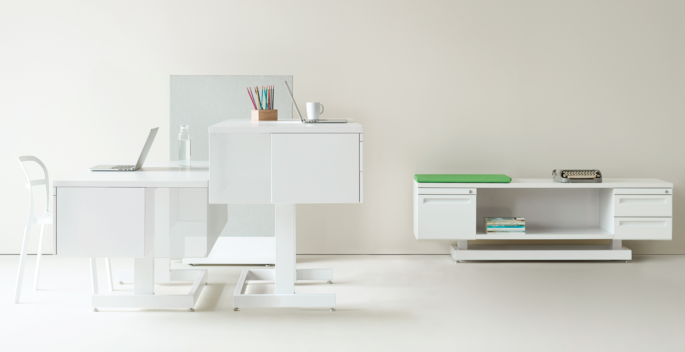 Bold-One-Desk-2